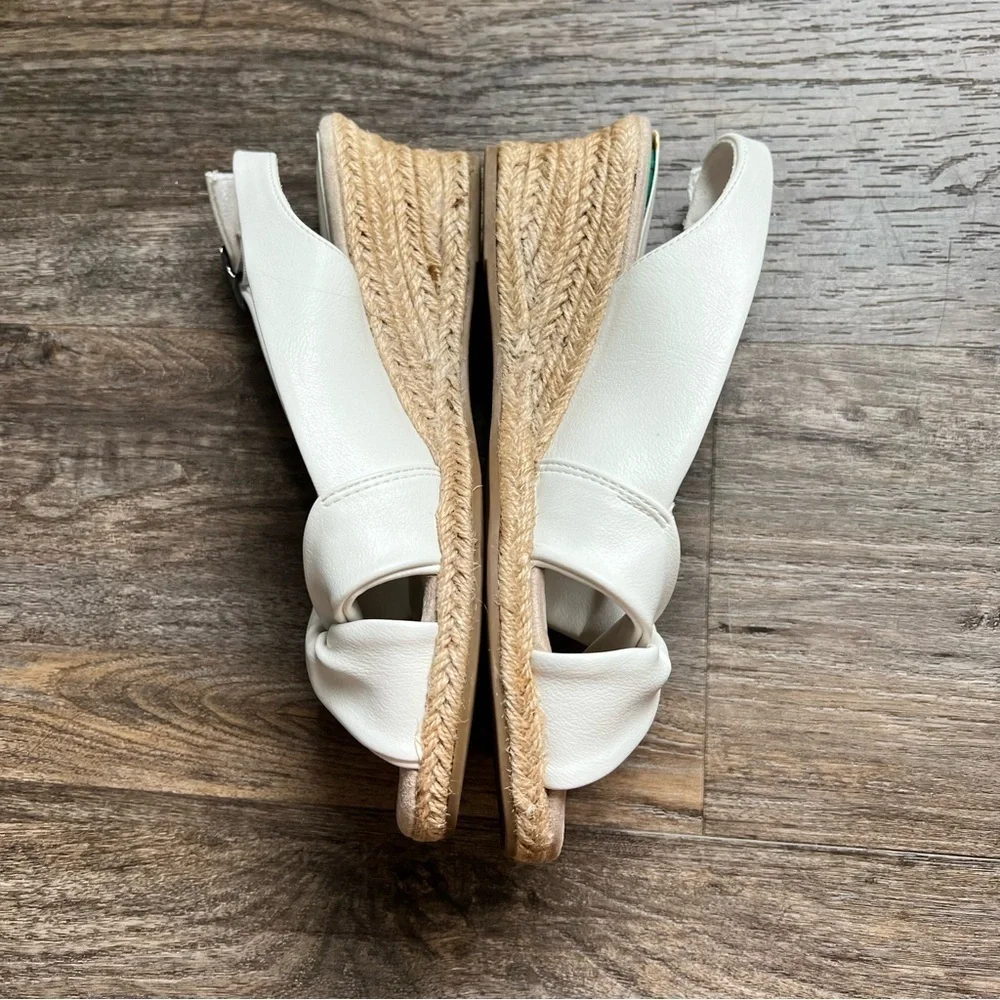 Easy Street Maureen White Faux Leather Open Toe Espadrille Wedge Sandal 8 Wide